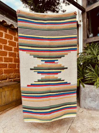 Tapete Médio Linha Bico Trabalhado Colorido 0,90x1,50m