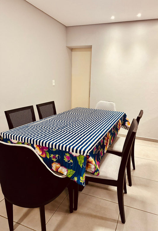 Toalha De Mesa Impermeável Barrada com Chita Azul 2,20x1,40m