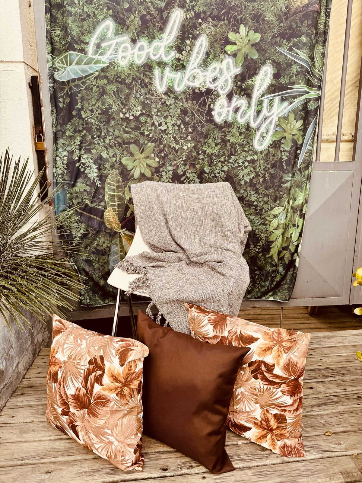 Kit Manta para Sofá/ Colcha para Cama com 3 Capas de Almofadas Marrom