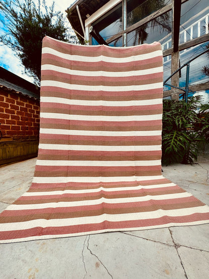 Tapete em Linha Listrado Terracota, Café com Leite e Cru 2,00x2,50m