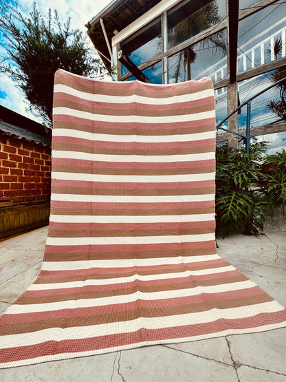 Tapete em Linha Listrado Terracota, Café com Leite e Cru 2,00x2,50m