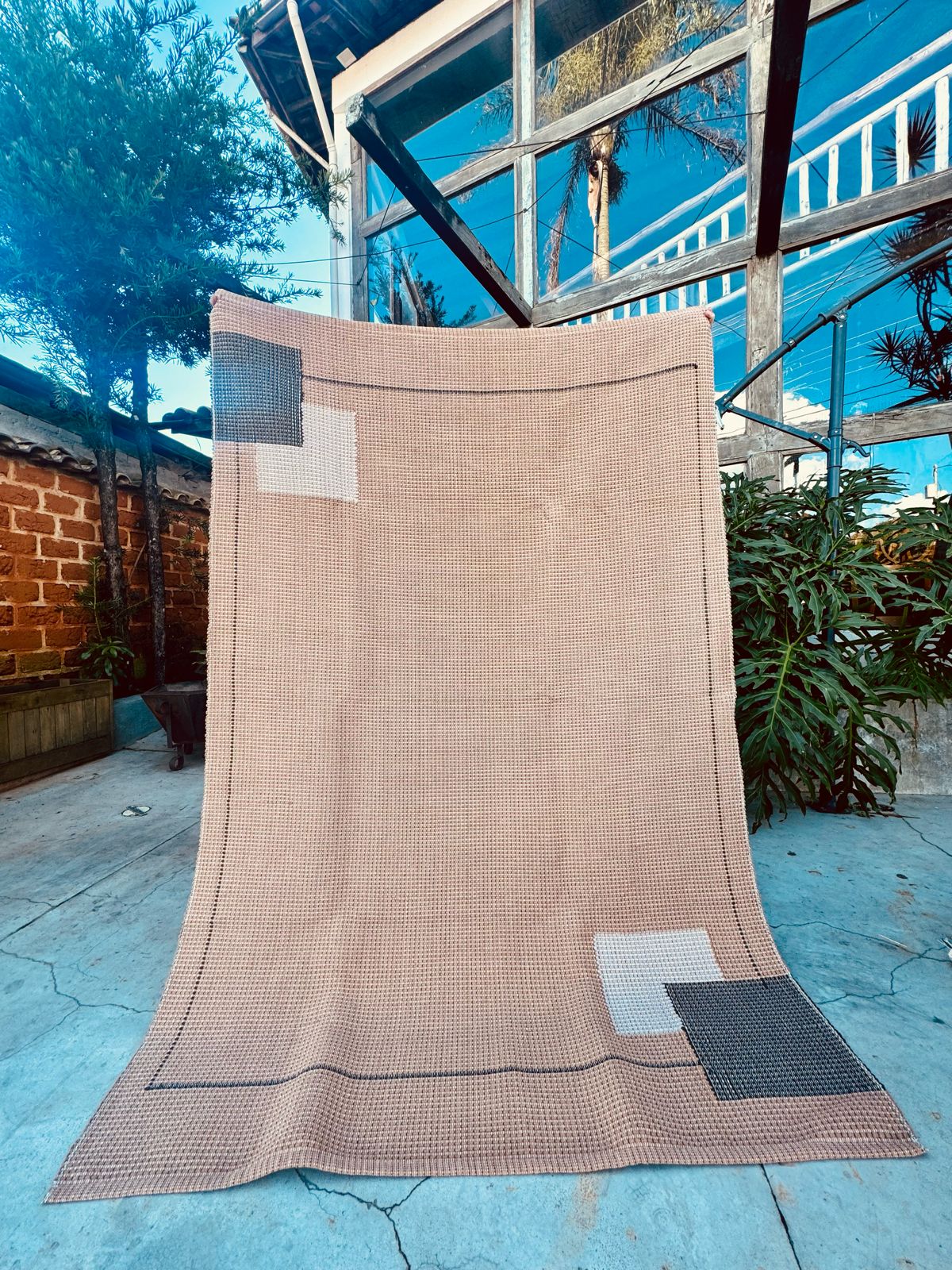 Tapete Linha Trabalhado Moldura Marrom 1,50x2,00m