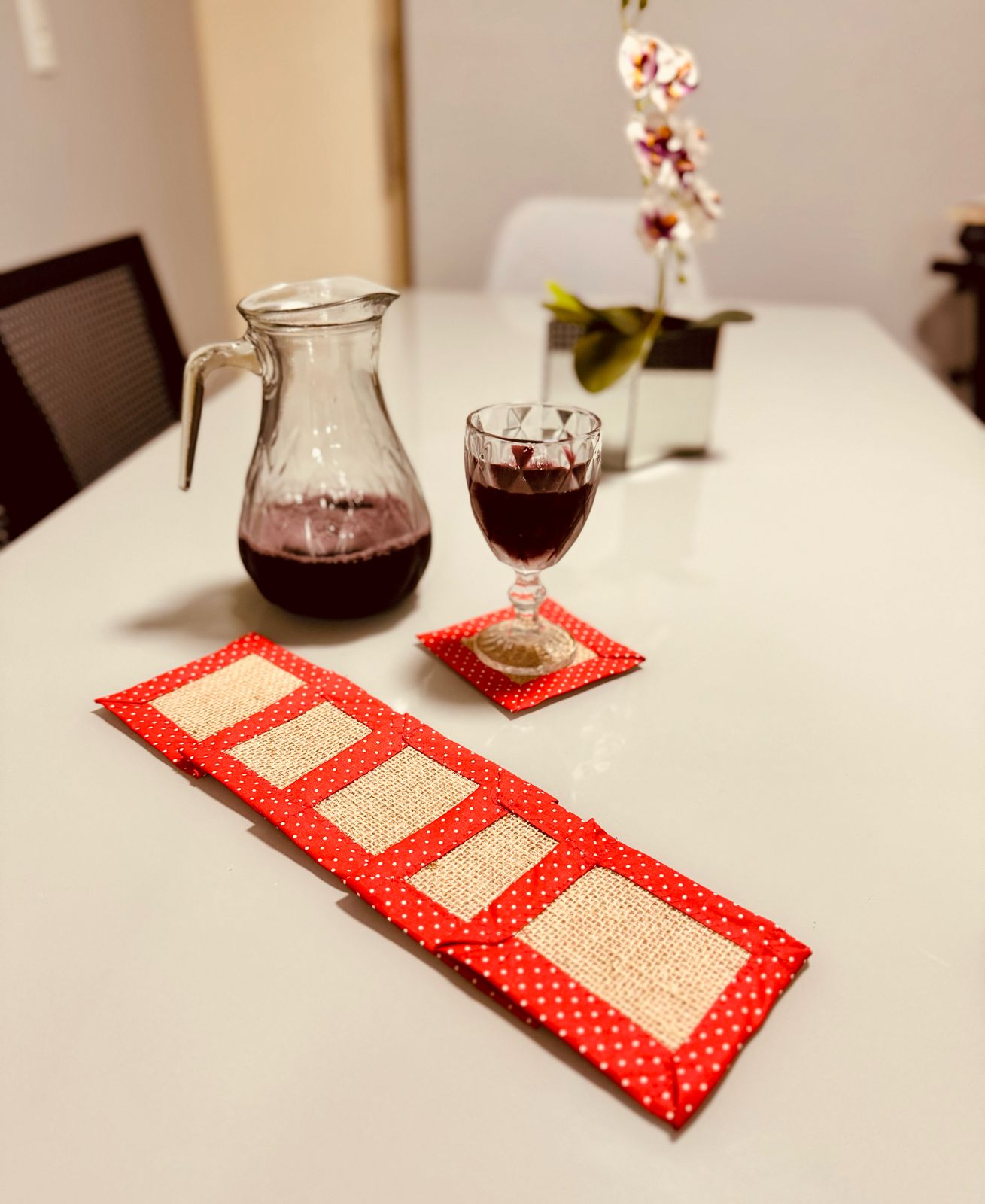 Kit 6 Porta Copos / Descanso Para Copos em Juta com Tricoline Poá Vermelho