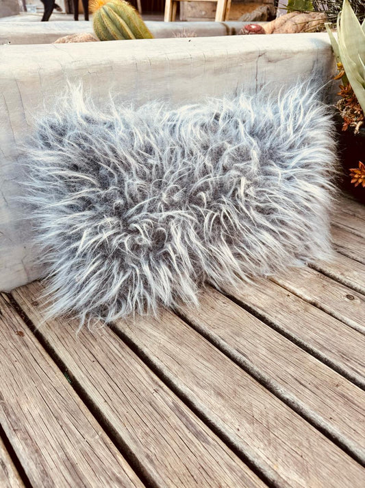 Capa de Almofada Pelúcia Pelo Alto Pelinho 30x50cm Cinza