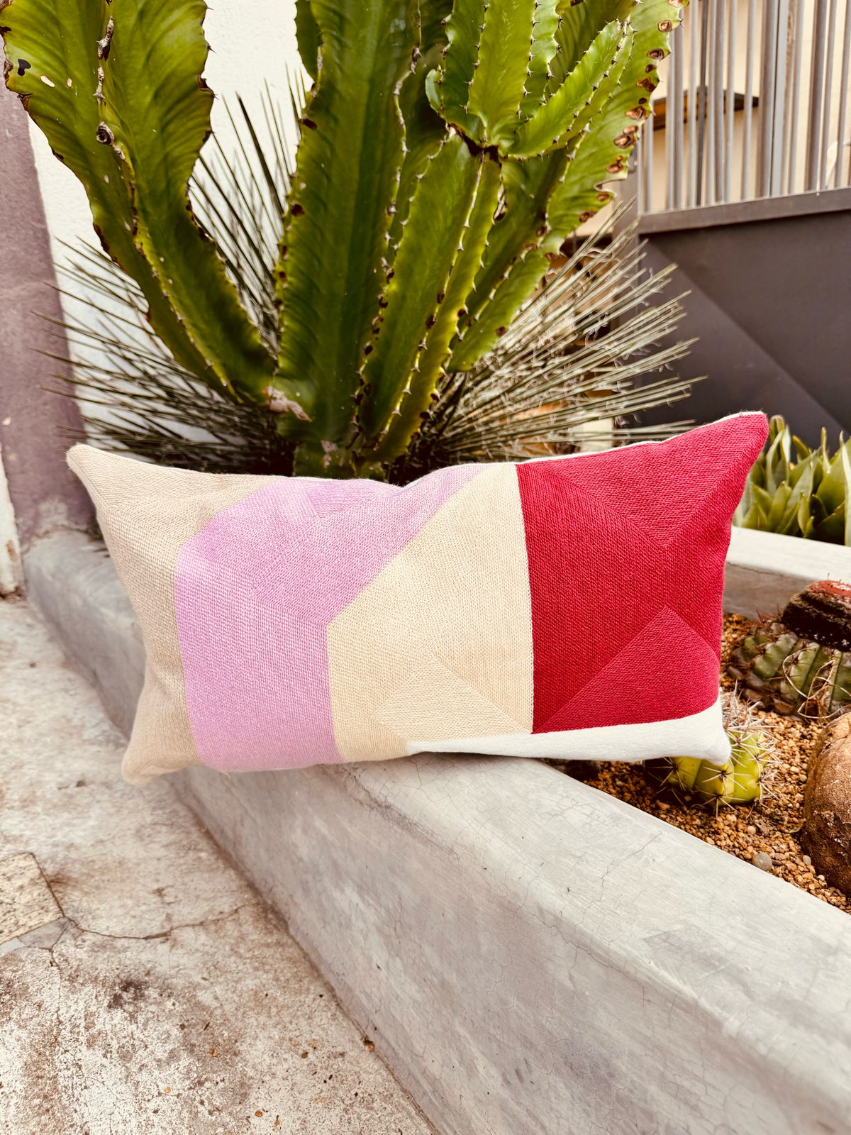 Capa de Almofada Bordada em Linho 30x50 EST04 Rosa e Vermelho