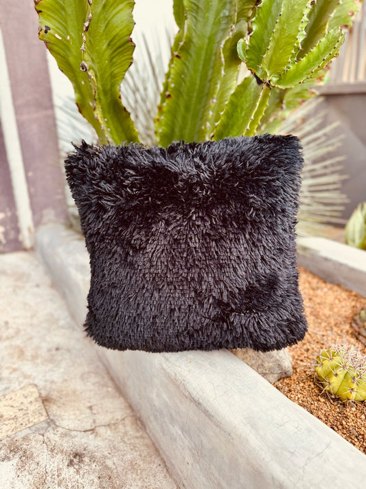 Capa de Almofada Pelinho Preta 45x45cm