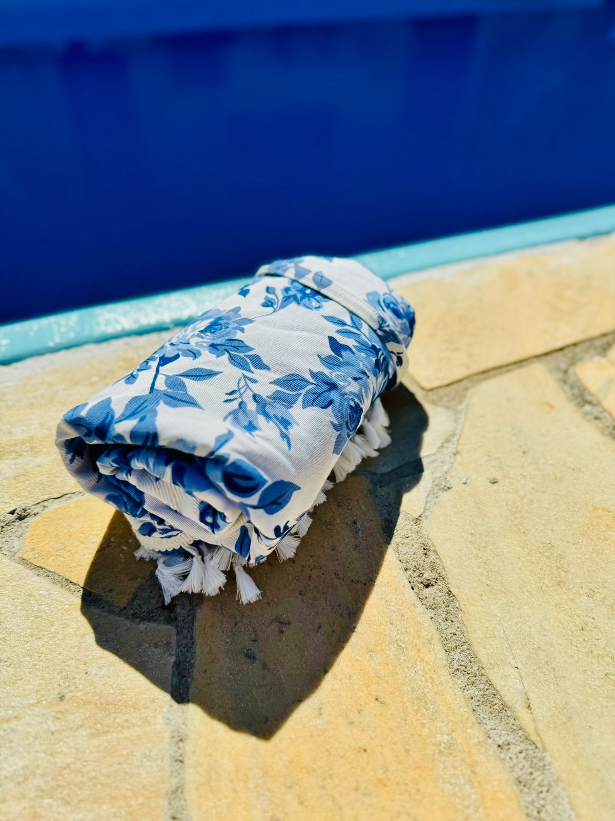 Toalha Canga Dupla Face com Tecido Impermeável Belize Floral Azul