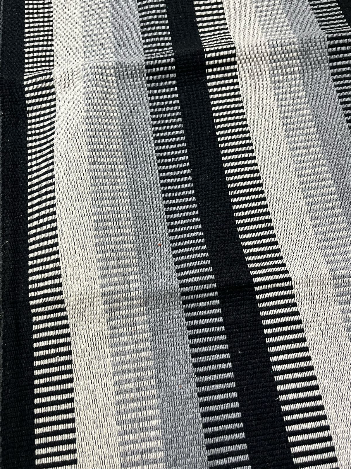 Passadeira em Algodão Listrada Degradê Preta 3,0m