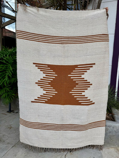 Tapete Cru com Bico Mostarda em Malha 1,50x2,00m