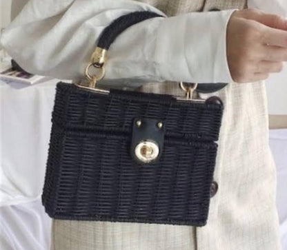 Bolsa Baú de Palha com Alça de Corrente