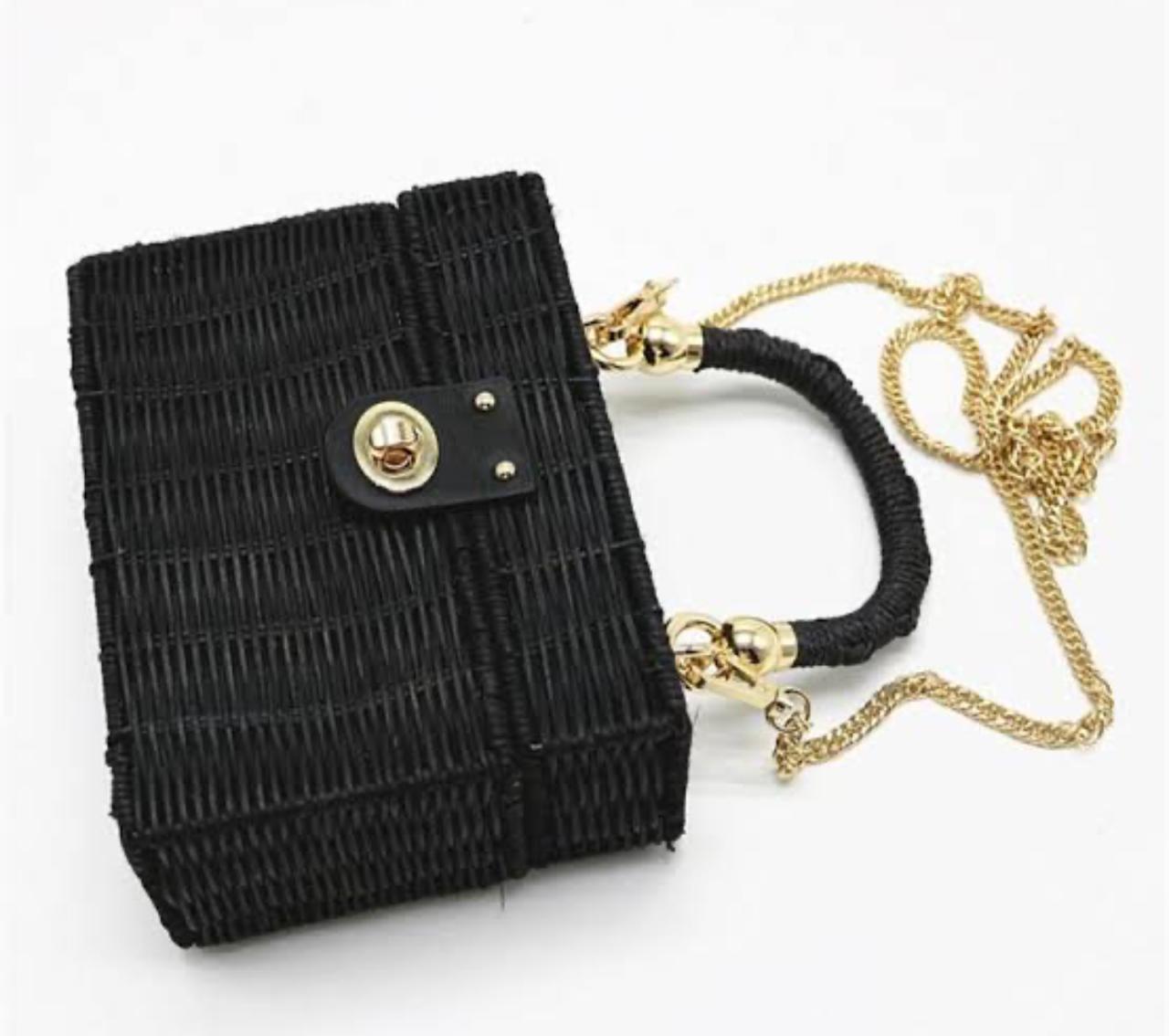 Bolsa Baú de Palha com Alça de Corrente