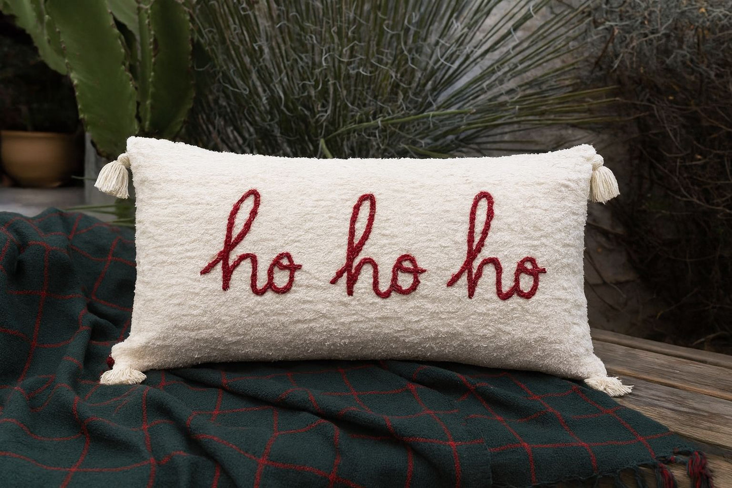 Capa de Almofada Natalina Baguete Algodão Bordada ho ho ho 30x50cm