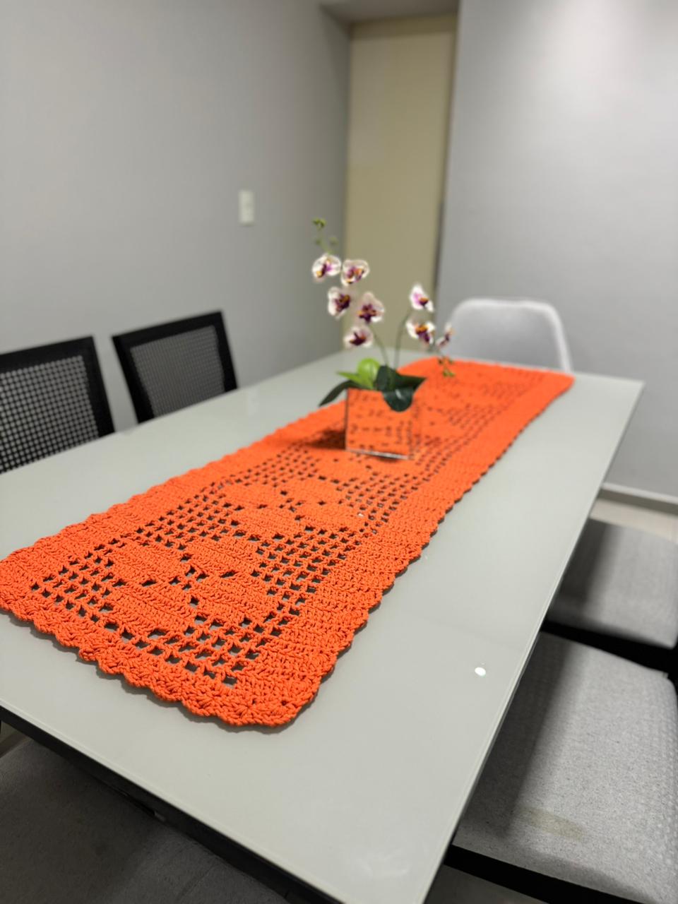 Caminho de Mesa / Passadeira Crochê Retangular Laranja 128x40cm