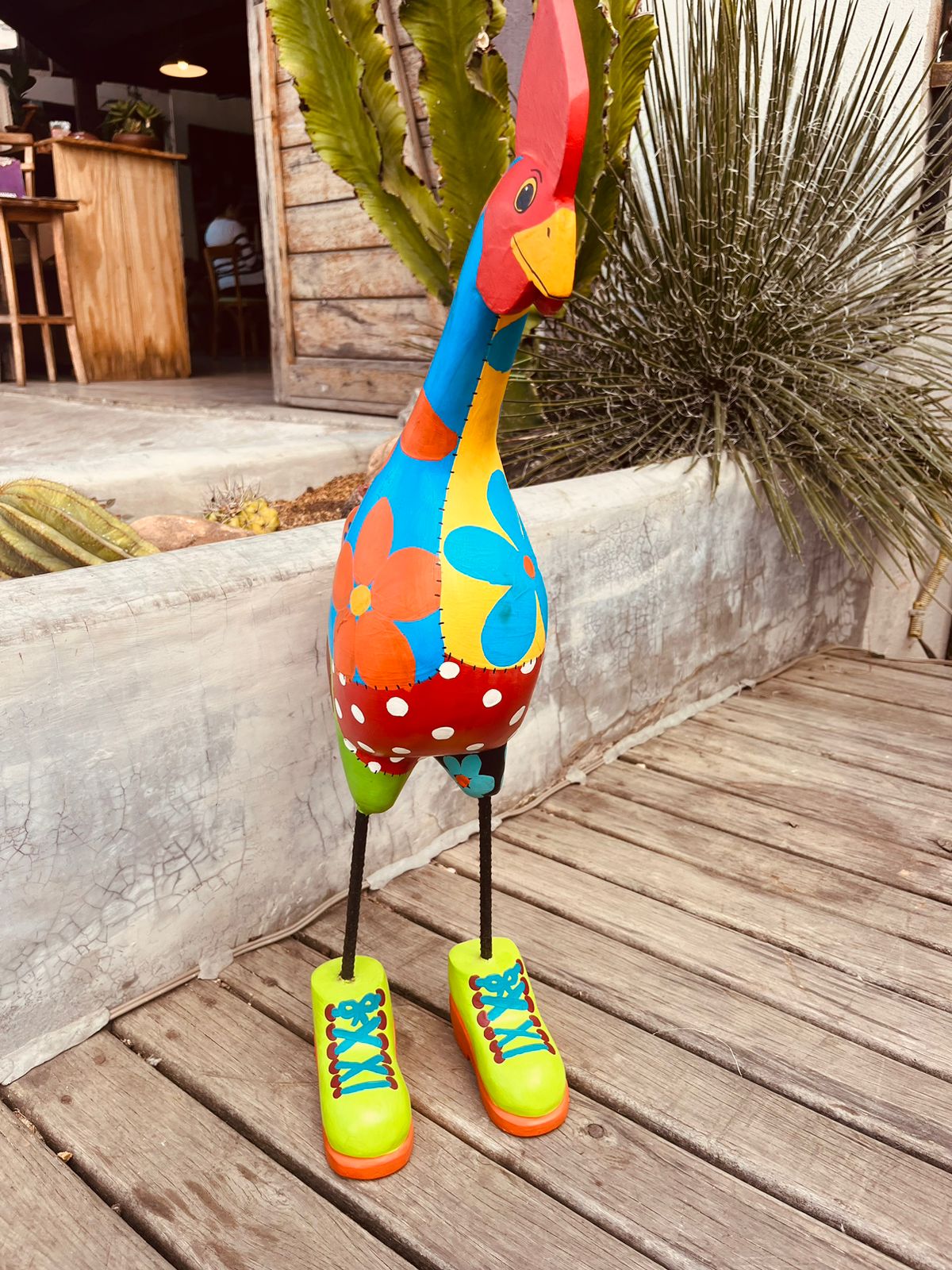 Galinha de Sapatos Verde em Madeira