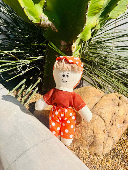 Bonequinho de Pano Laranja