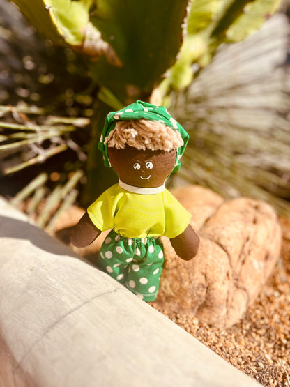 Bonequinho de Pano Verde