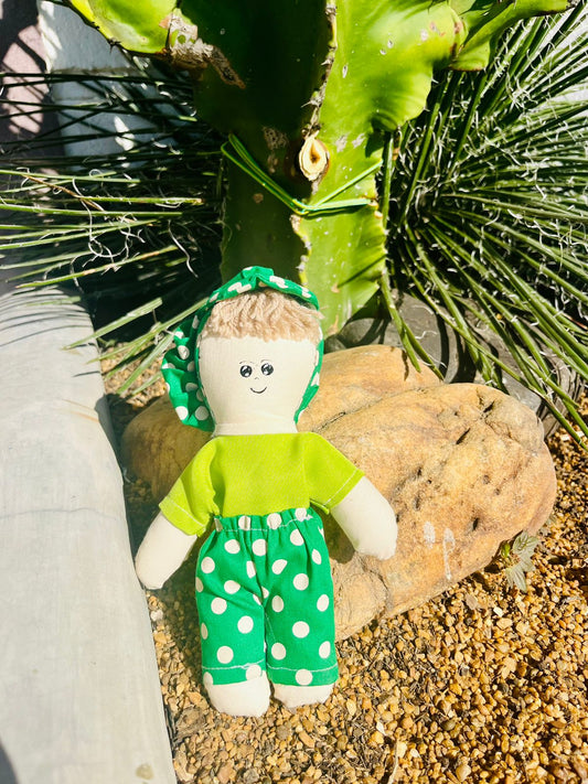 Bonequinho de Pano Verde