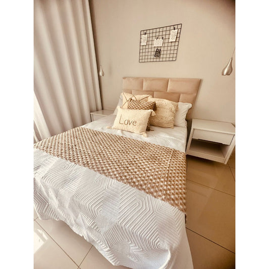 Peseira de Algodão Bege com Pompom Safira 0,65x2,30m