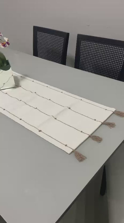 Caminho de Mesa Algodão com Pompom Bege