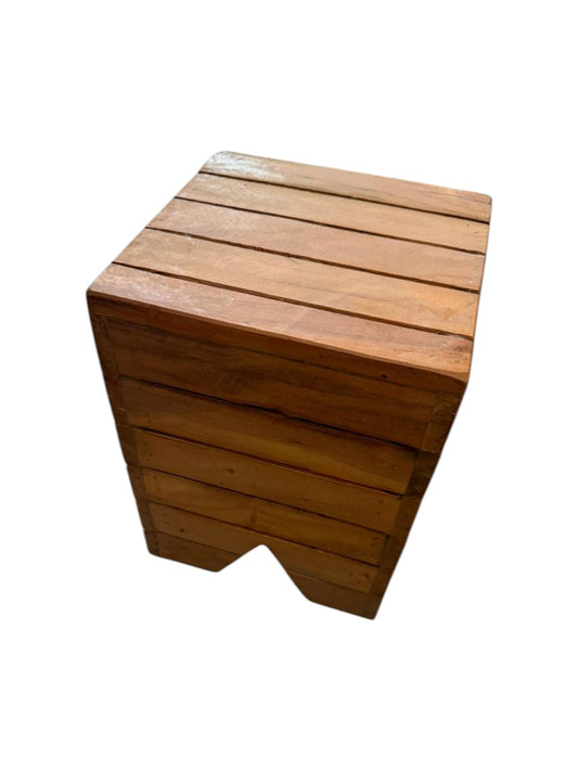 Banco Ripado Quadrado Neutro