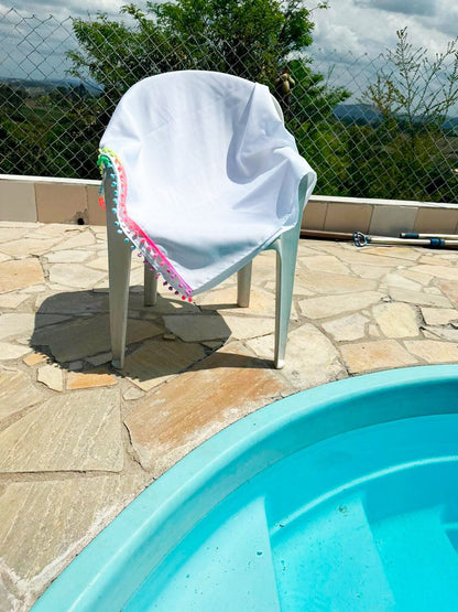 Canga Saída de Praia Branca com Pompom Colorido