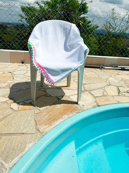 Canga Saída de Praia Branca com Pompom Colorido