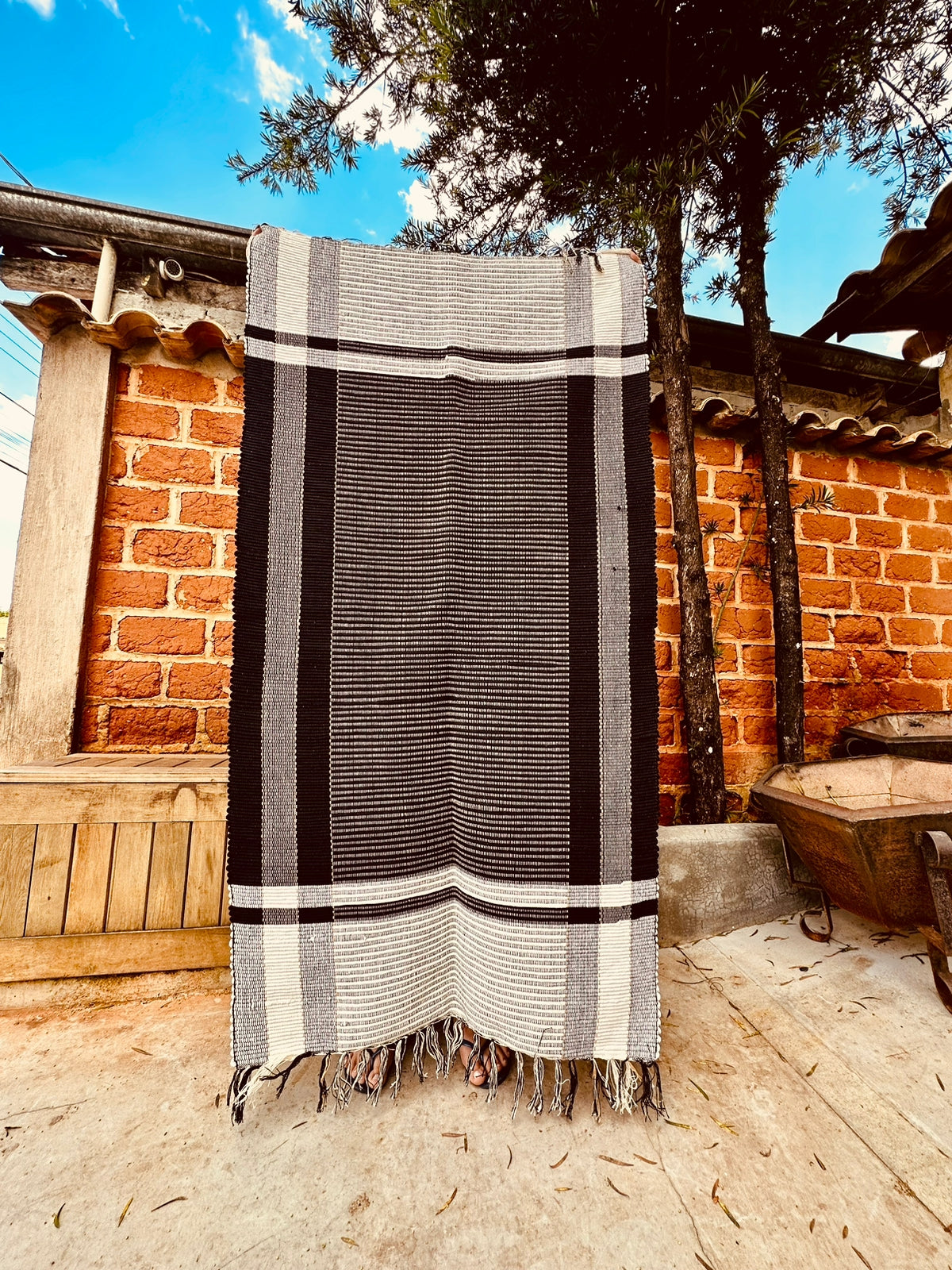 Tapete Médio em Malha Moldura Preto