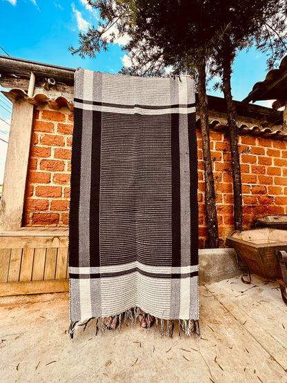 Tapete Médio em Malha Moldura Preto