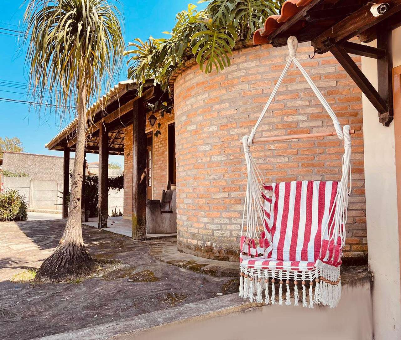 Cadeira De Balanço De Bolinha - Vermelho com Listra Cru