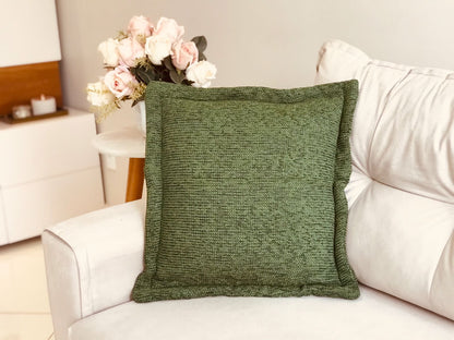 Capa de Almofada em Chenille com Aba Lateral Verde Musgo 45x45