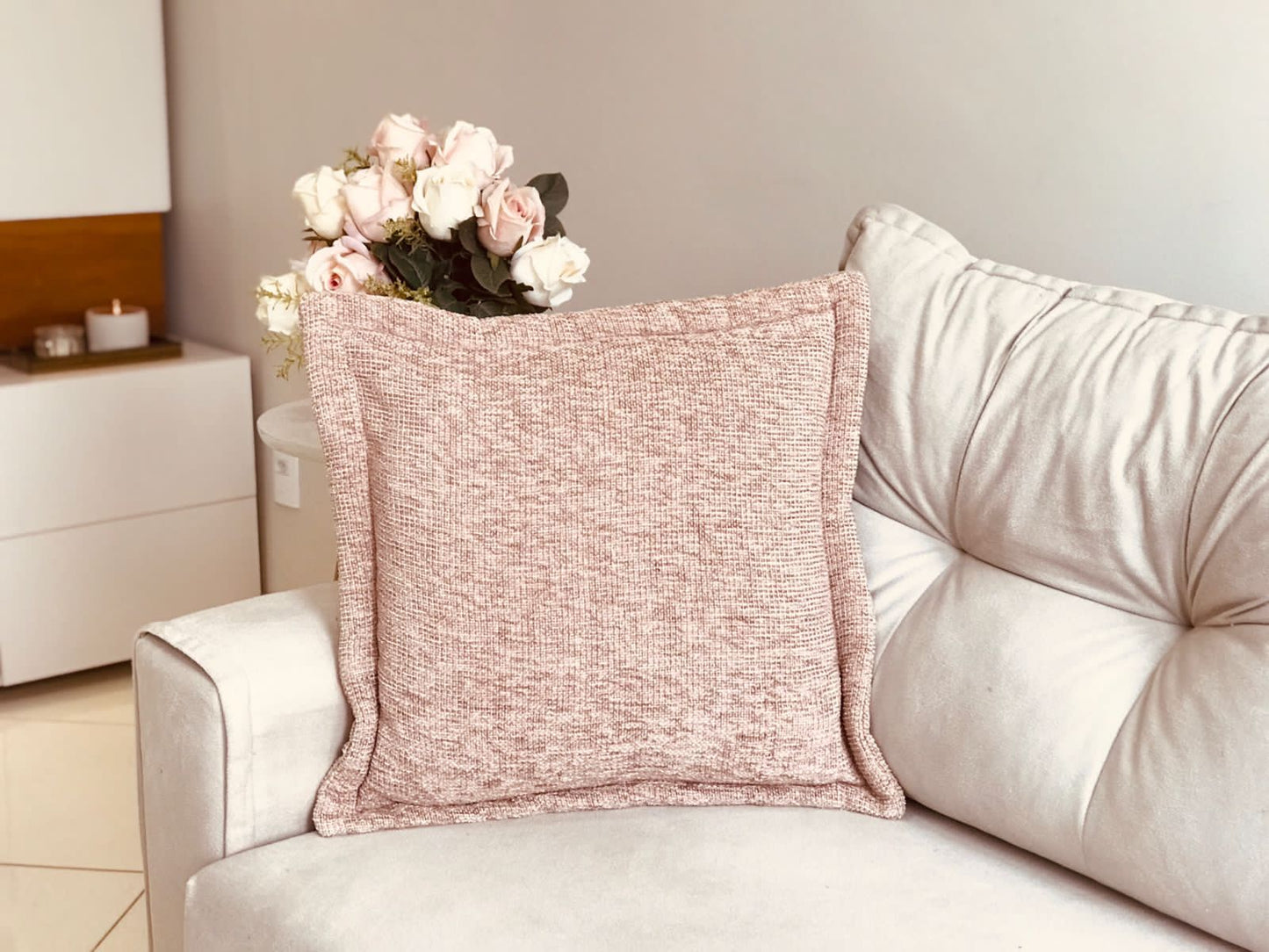 Capa de Almofada em Chenille com Aba Lateral Nude 45x45