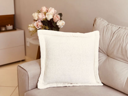 Capa de Almofada em Chenille com Aba Lateral Cru 45x45