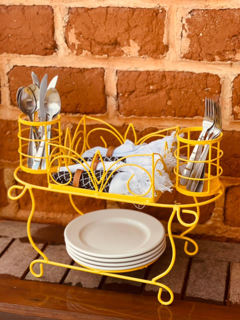 Paneleiro De Mesa Em Ferro Amarelo