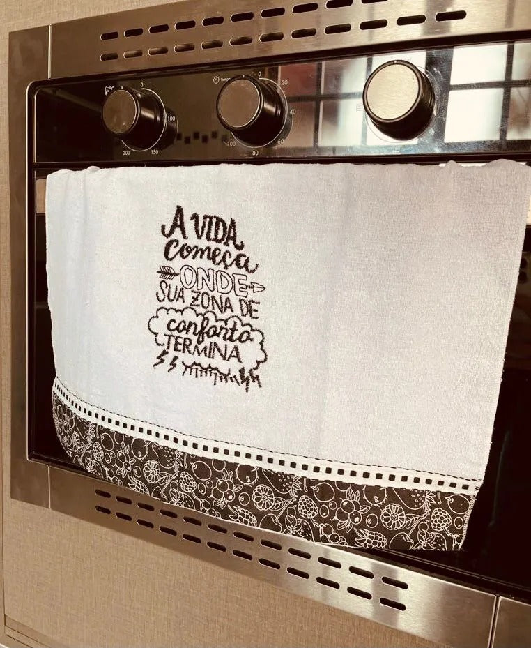 Pano de Prato Frases "A vida começa onde sua zona de conforto termina"