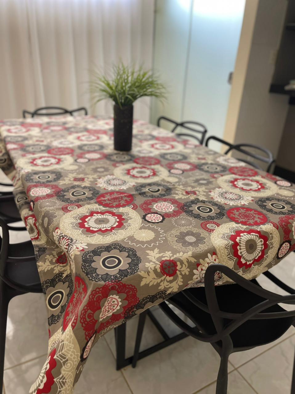 Toalha de Mesa Impermeável Mandala Vermelha 1,45mx1,5m