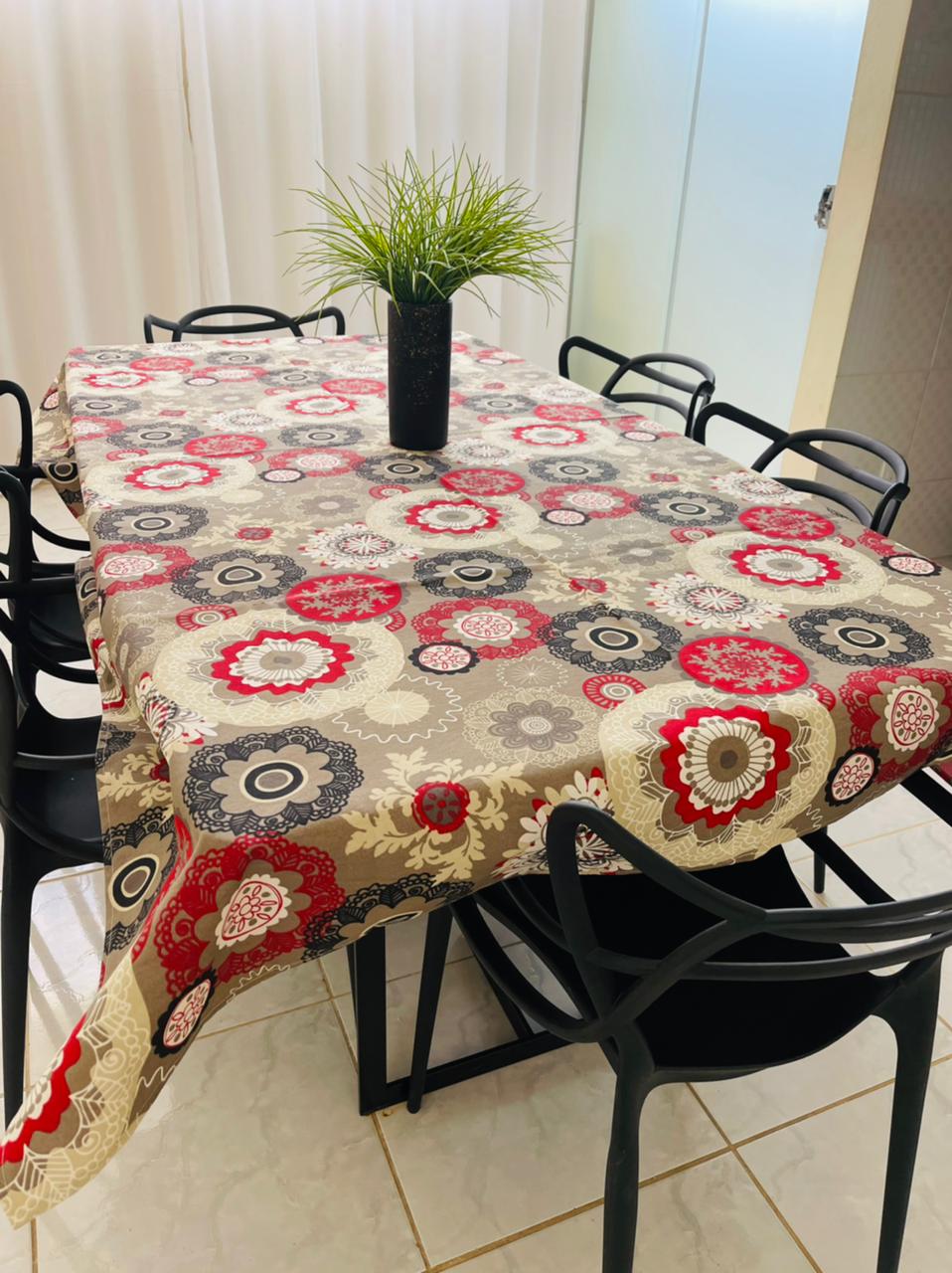 Toalha de Mesa Impermeável Mandala Vermelha 1,45mx1,5m